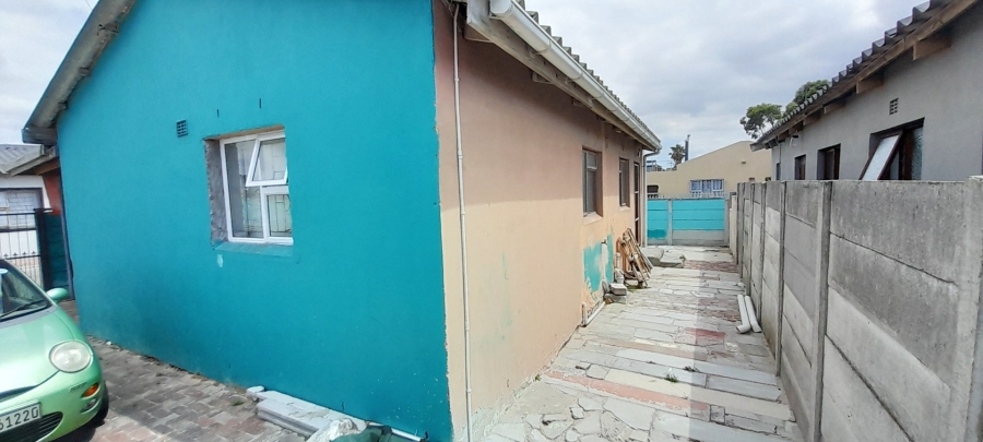 2 Bedroom Property for Sale in Lentegeur Western Cape